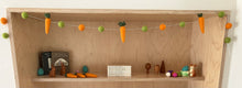 Load image into Gallery viewer, Carrot Easter Garland